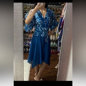 WHITE HOUSE BLACK MARKET KIMONO SLEEVE DRESS